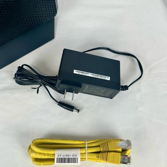 NETGEAR Nighthawk AC1900 WiFi Cable Modem Router, Model C7000v2, Xfinity/Cox - Picture 2 of 13